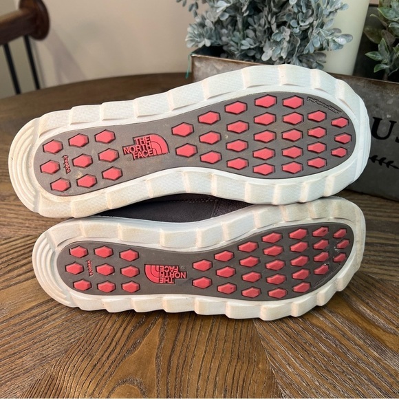 North Face Thermo Winter Boots - EUC - Grey & Pink - Picture 8 of 9